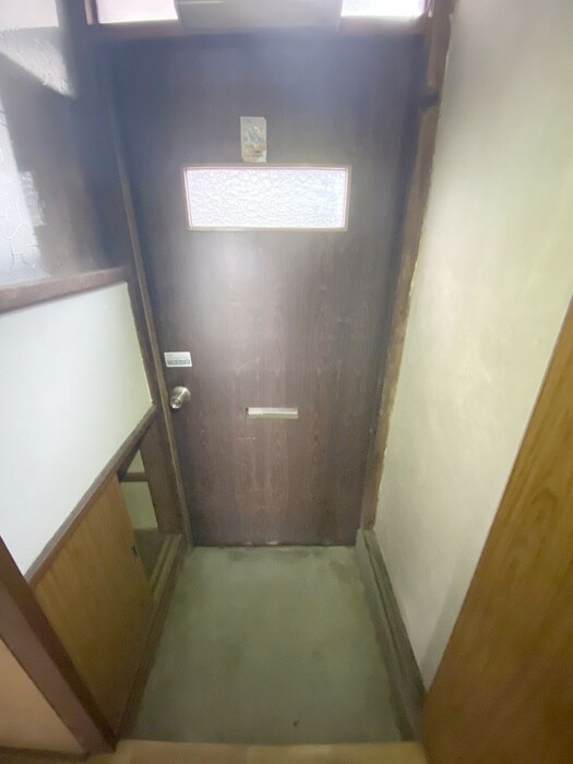 物件内観写真16　(玄関)
