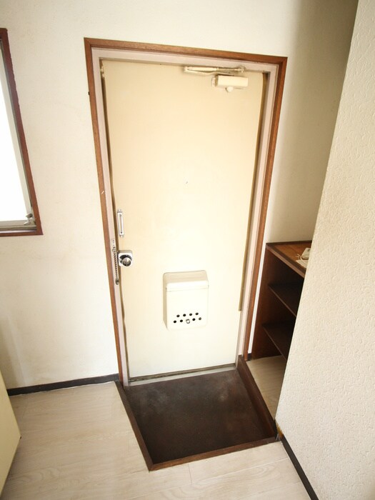 物件内観写真7　(玄関)