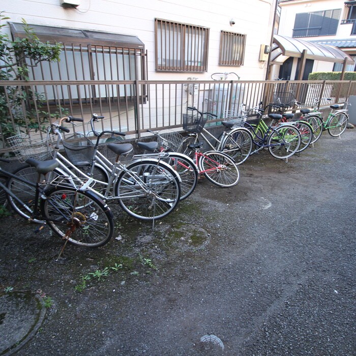 物件外観写真4　(駐輪場)