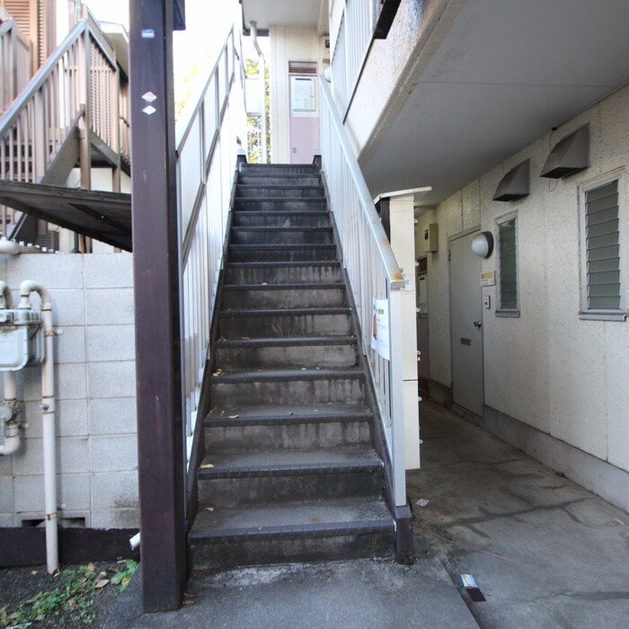 物件外観写真6　(エントランス部分)