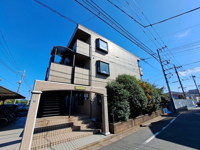 物件外観写真2　(エントランス部分)