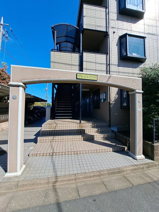 物件外観写真4　(エントランス部分)