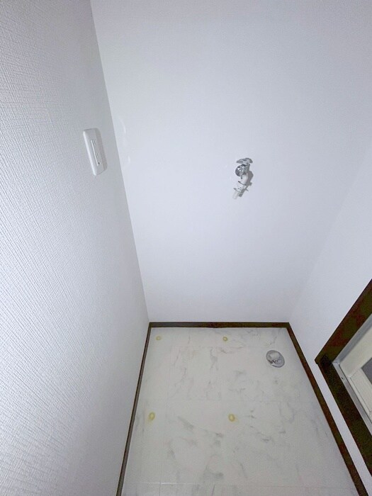 物件内観写真12　(洗濯機置場)