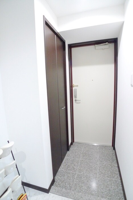物件内観写真9　(玄関)