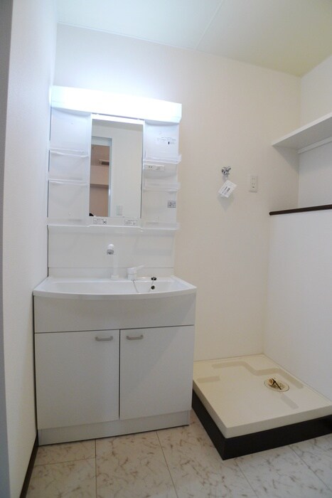 物件内観写真16　(洗濯機置場)