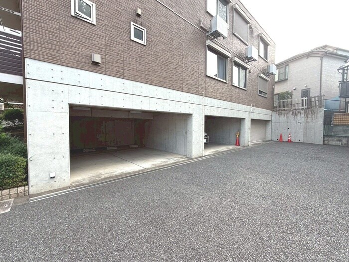 物件外観写真3　(駐車場)