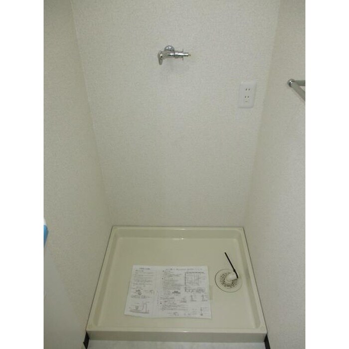 物件内観写真12　(洗濯機置場)