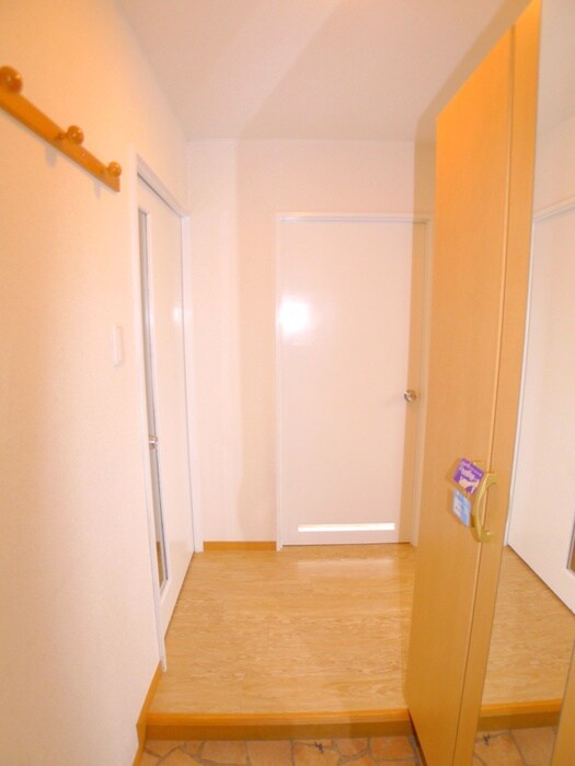 物件内観写真13　(玄関)
