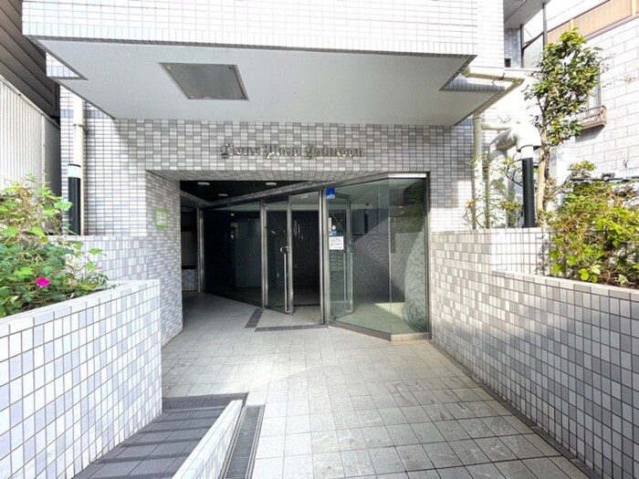 物件外観写真3　(エントランス部分)