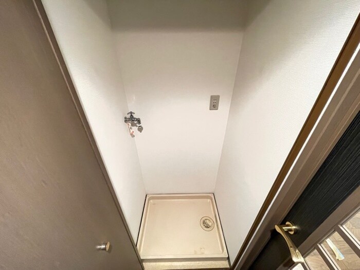 物件内観写真11　(洗濯機置場)