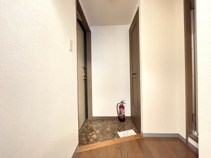 物件内観写真18　(玄関)