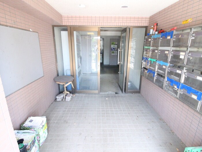 物件外観写真3　(エントランス部分)