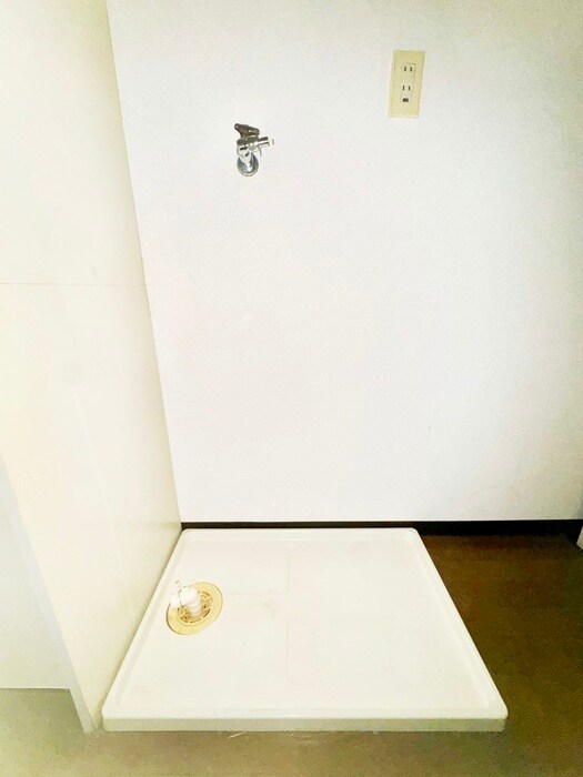 物件内観写真13　(洗濯機置場)