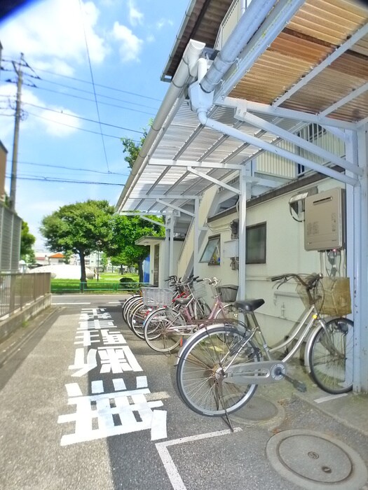 物件外観写真4　(駐輪場)