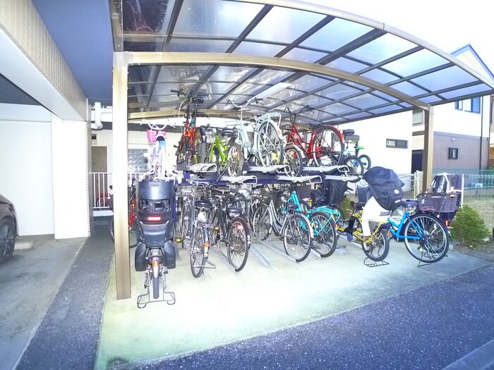 物件外観写真6　(駐輪場)