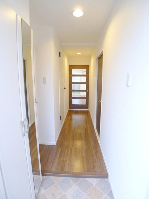 物件内観写真12　(玄関)