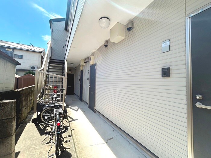 物件外観写真5　(エントランス部分)