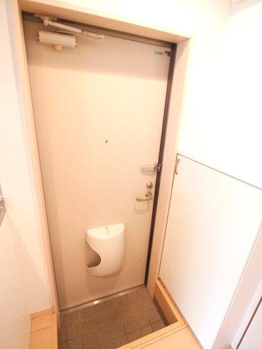 物件内観写真16　(玄関)