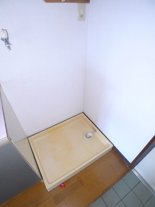 物件内観写真16　(洗濯機置場)