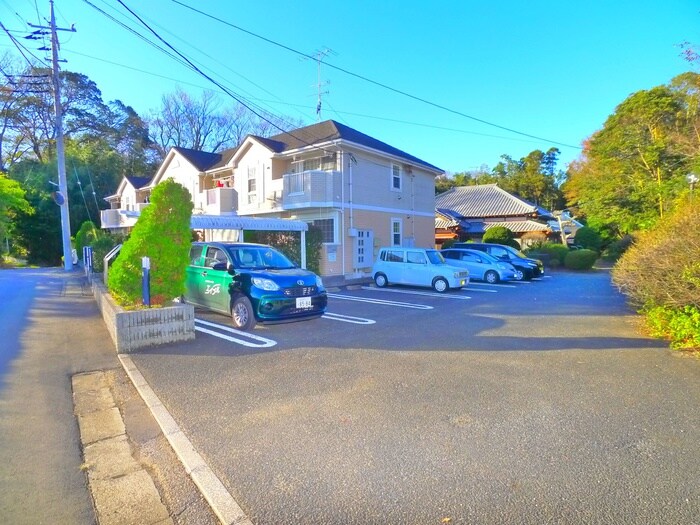 物件外観写真2　(駐車場)