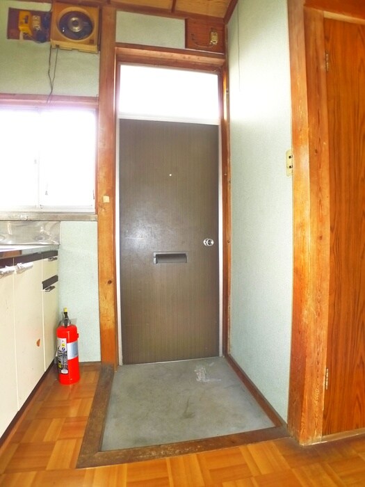 物件内観写真7　(玄関)