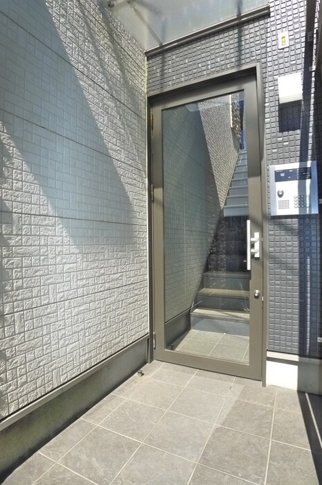 物件外観写真4　(エントランス部分)