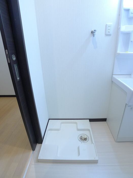 物件内観写真16　(洗濯機置場)