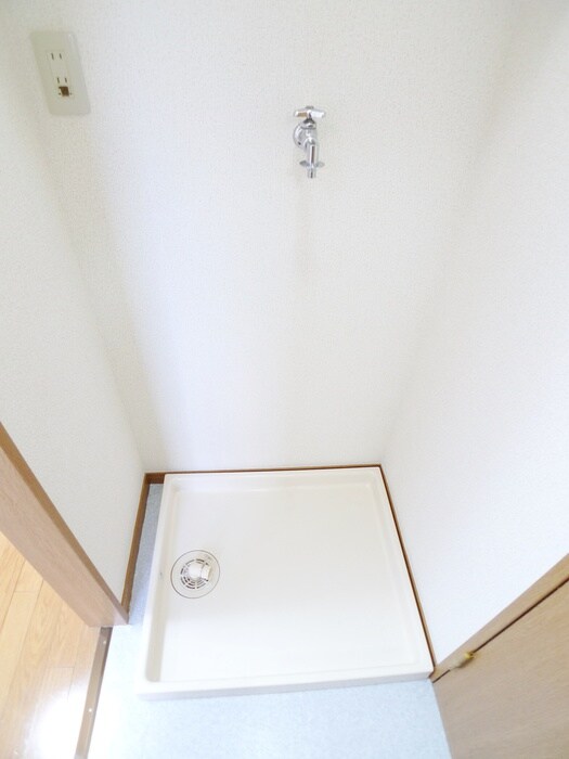 物件内観写真12　(洗濯機置場)