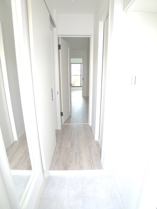 物件内観写真7　(玄関)