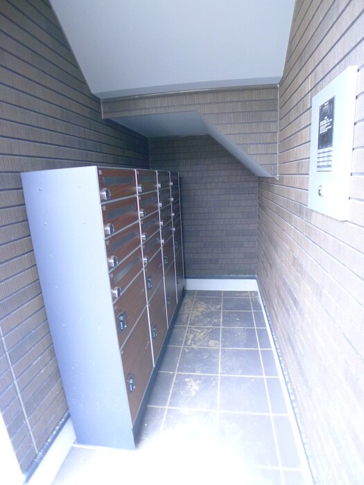 物件外観写真5　(エントランス部分)