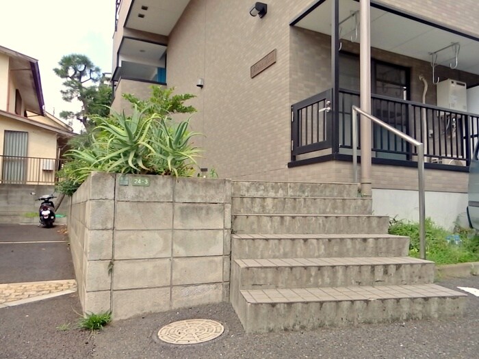 物件外観写真4　(エントランス部分)