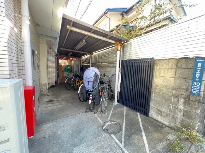 物件外観写真4　(駐輪場)