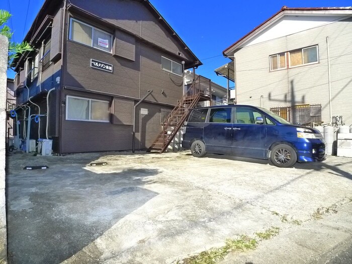 物件外観写真3　(駐車場)