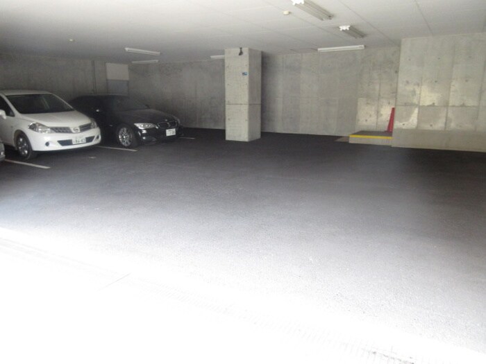 物件外観写真6　(駐車場)