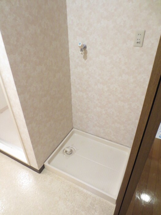 物件内観写真14　(洗濯機置場)