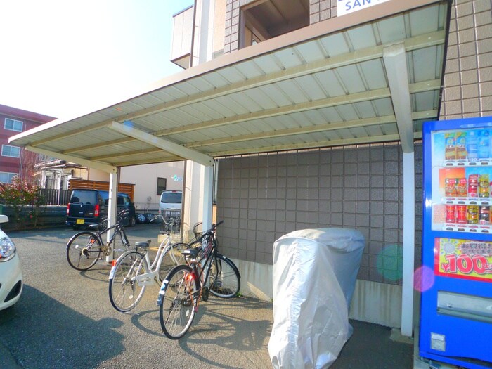 物件外観写真4　(駐輪場)