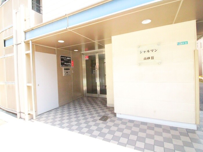 物件外観写真2　(エントランス部分)