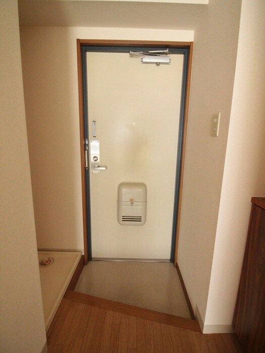 物件内観写真16　(玄関)