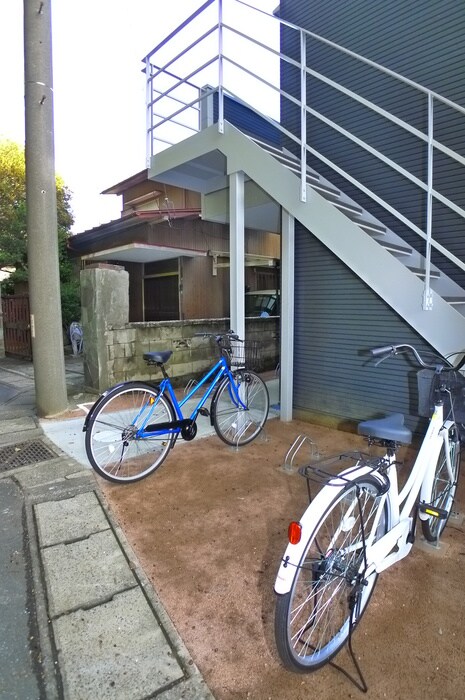物件外観写真4　(駐輪場)