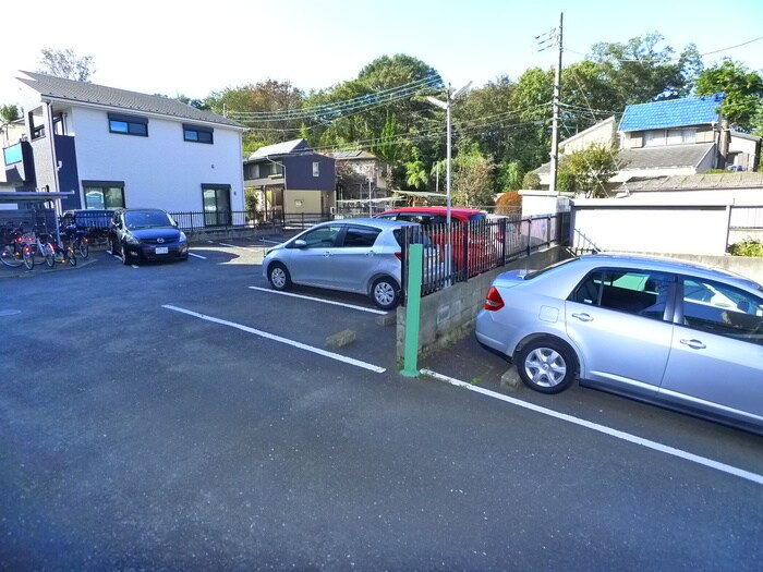 メゾン協和の駐車場