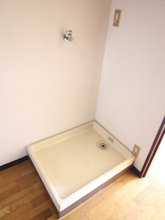 物件内観写真13　(洗濯機置場)