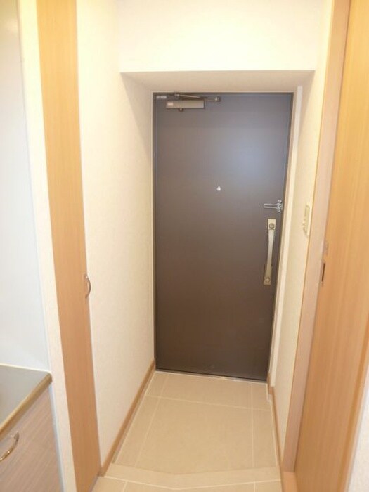 物件内観写真12　(玄関)