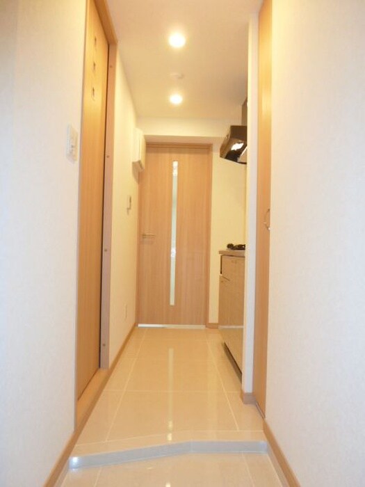 物件内観写真13　(玄関)