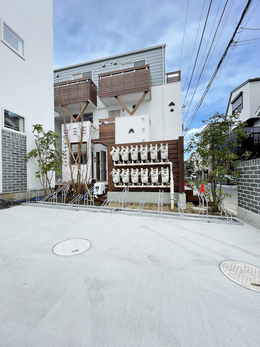 物件外観写真4　(駐輪場)