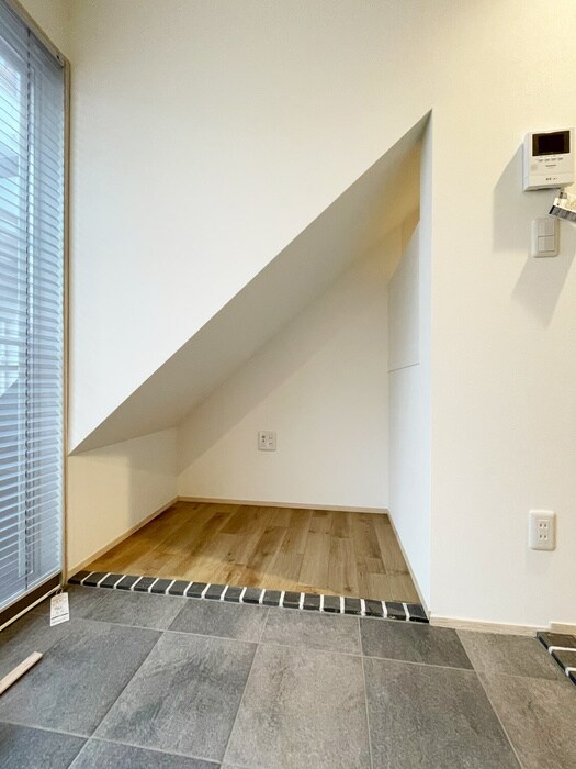 物件内観写真13　(玄関)