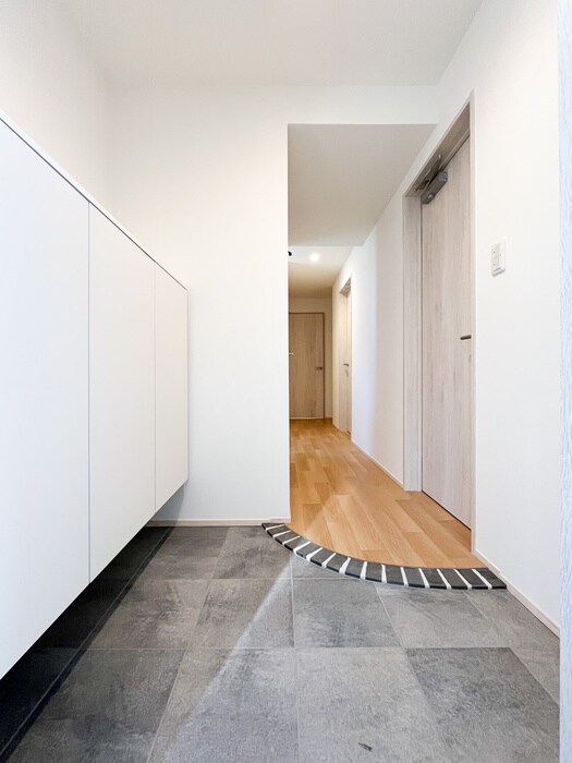 物件内観写真13　(玄関)