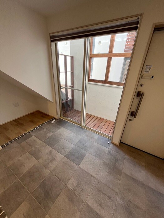 物件内観写真17　(玄関)