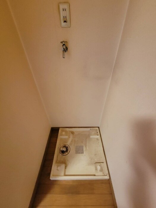 物件内観写真10　(洗濯機置場)