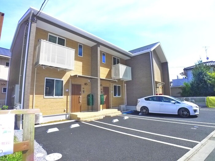 物件外観写真3　(駐車場)