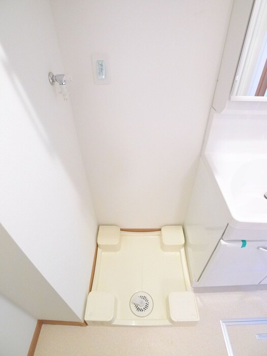 物件内観写真18　(洗濯機置場)